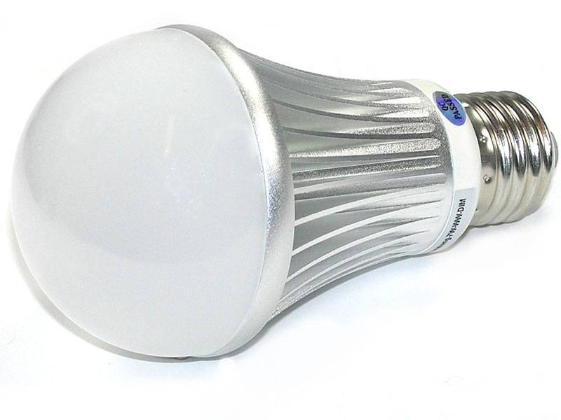 E27 Varmhvit, 60mm 7W LED pære, dimbar 230V